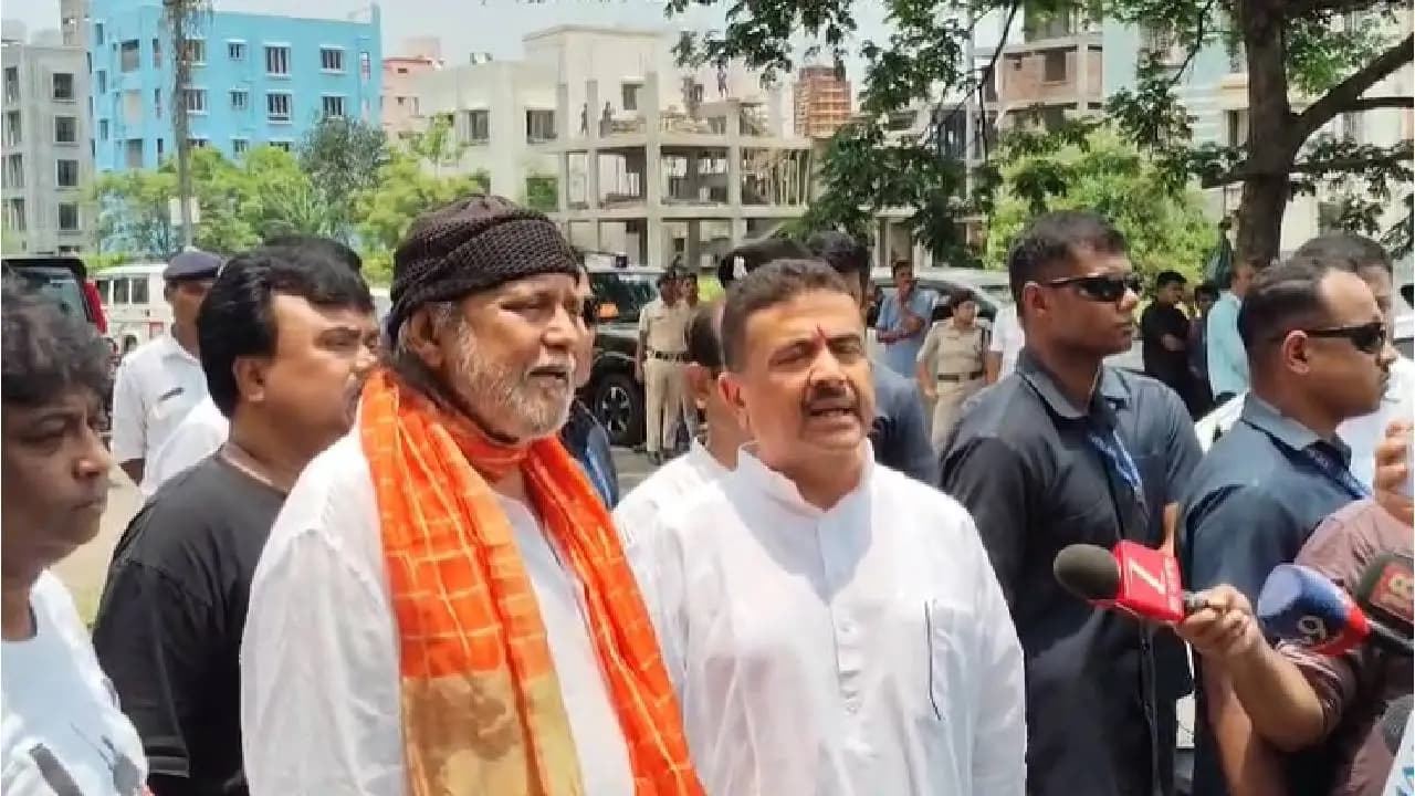 Mithun Chakraborty Showers Praise on Suvendu Adhikari Calls Him the Best Leader in Bengal