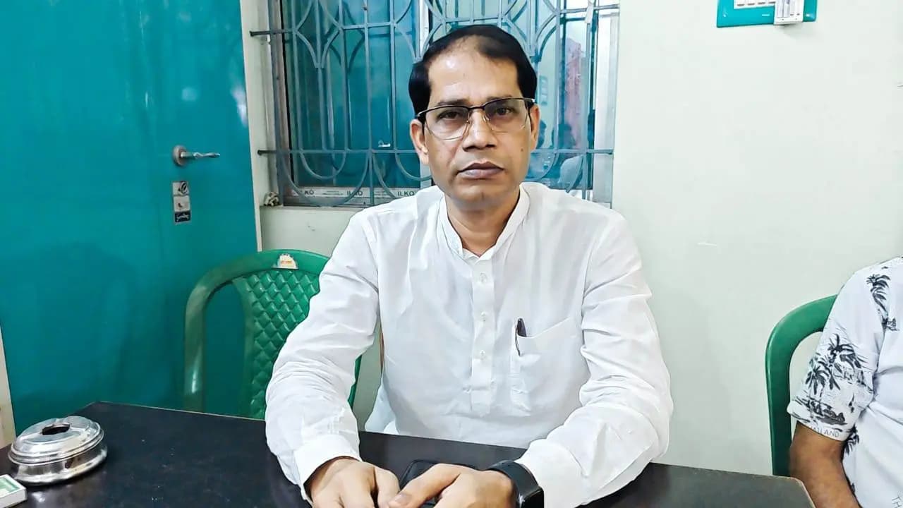 Singing praises of Suvendu Monirul Islam quits Trinamool 