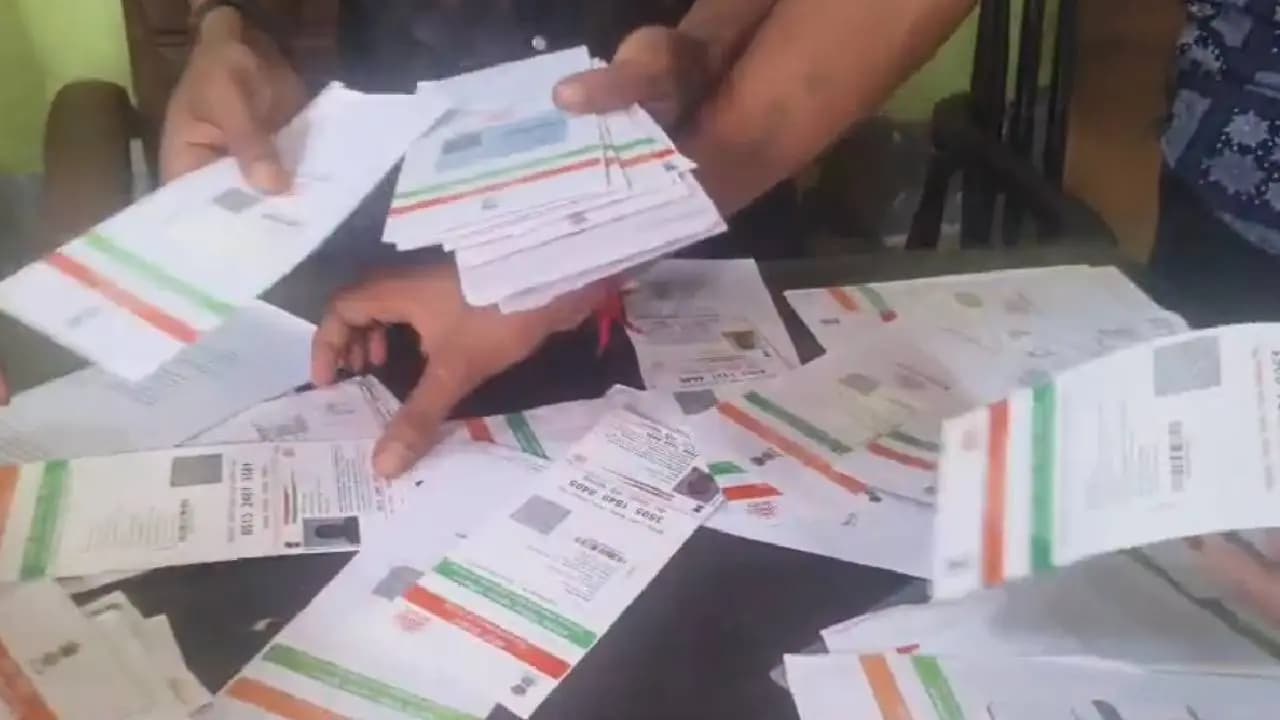 Huge Amount of Aadhar Card Found in TMC Party Office in Bidhannagar 