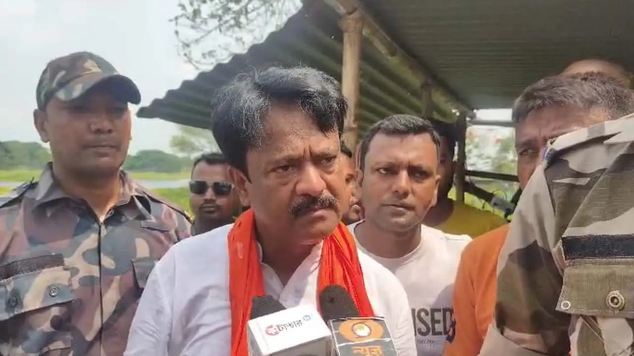 West Bengal Food Minister Ashok Kirtania removes the red beacon light from his car