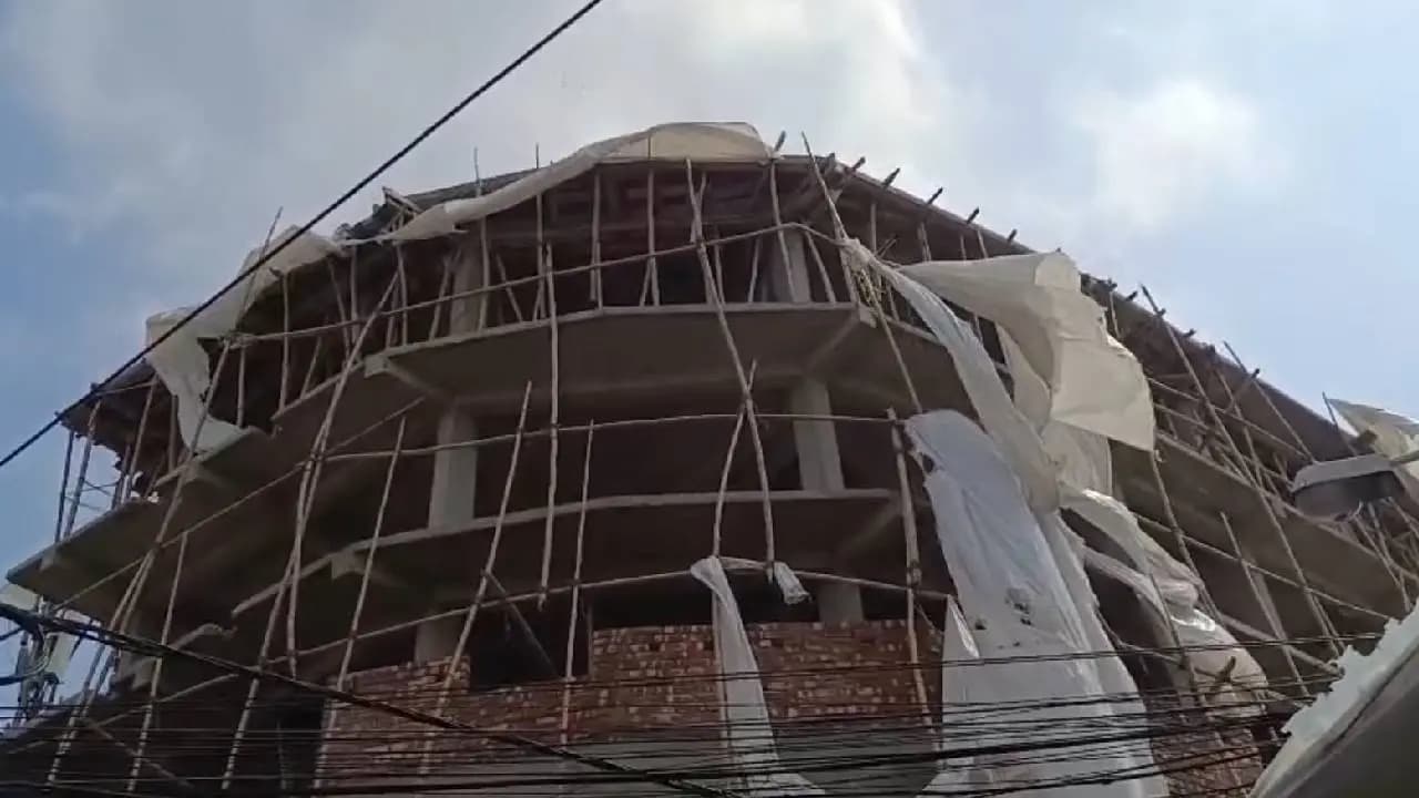 Howrah municipal corporation used buldozer to demolish illegal construction