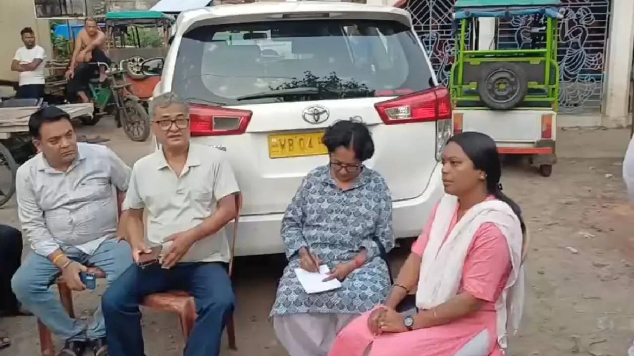 TMC Leaders Visits Hooghly They Cound Not Find Homeless Workers