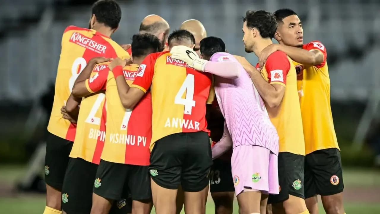  Former goalkeeper Abhijit Mondal is standing between East Bengal and ISL victory