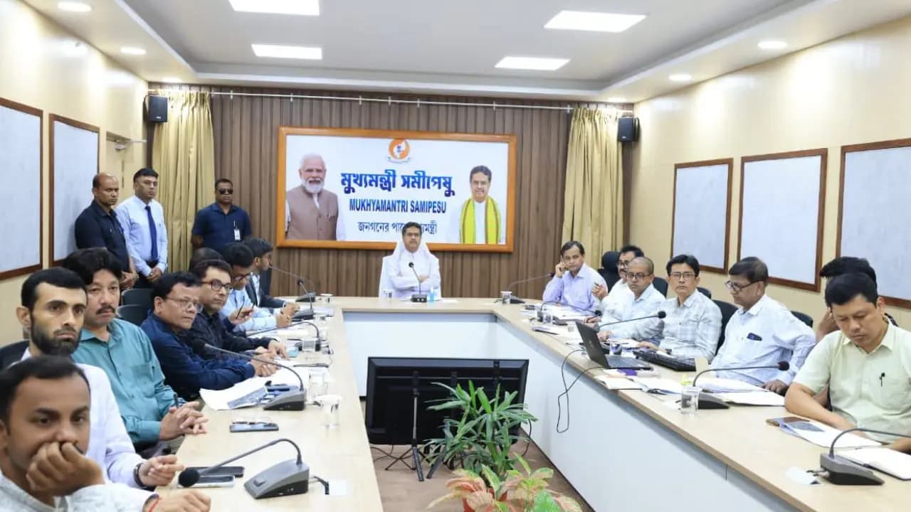 Tripura CMs new program owith district people