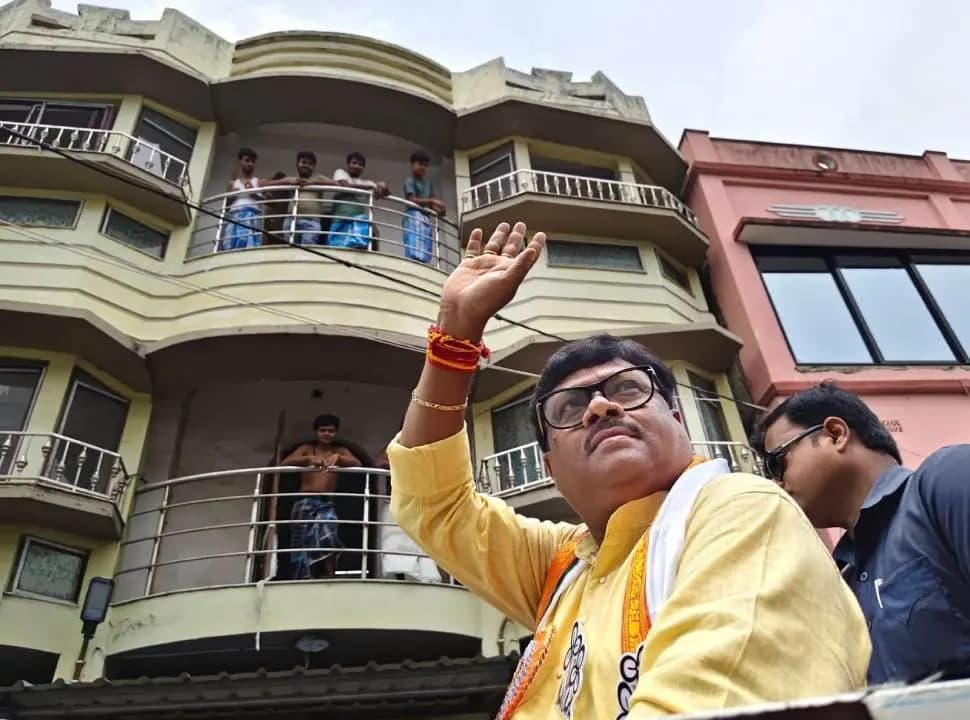Trinamool MLA Flees Police Custody and Reaches High Court 