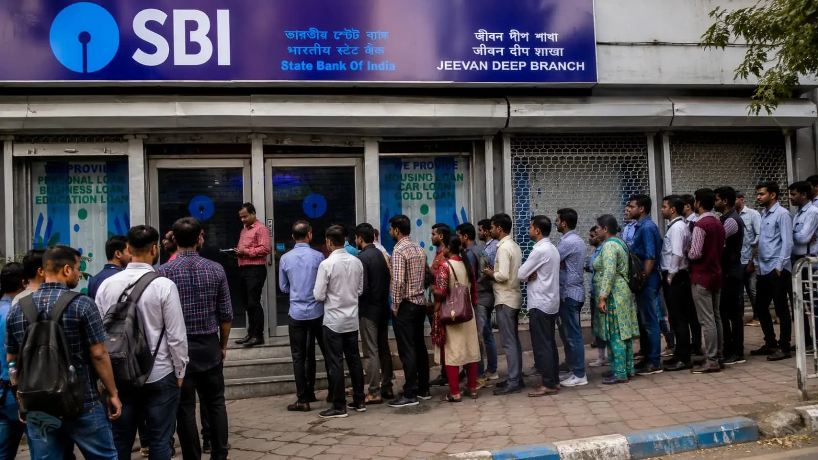 Know the dates of bank holidays at various SBI Branches 