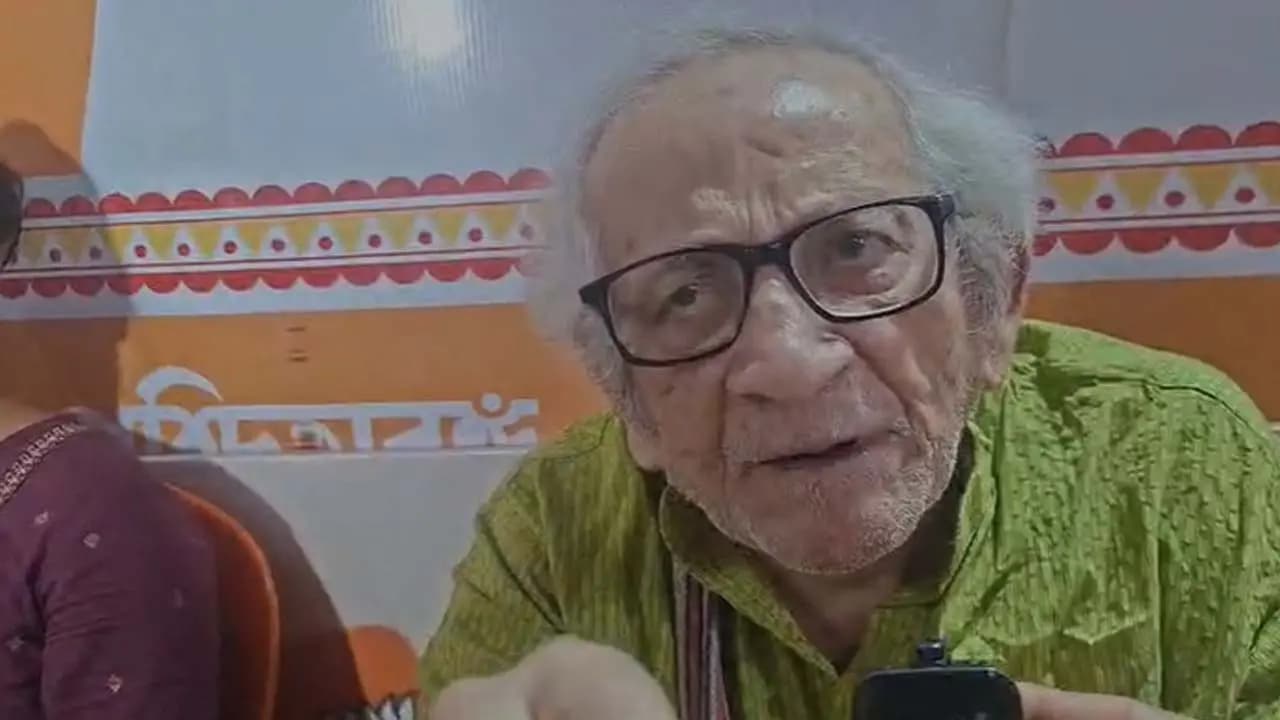 Elderly Bhawanipur resident approaches CM Suvendu Adhikari to lodge a complaint against businessman Jay Kamdar