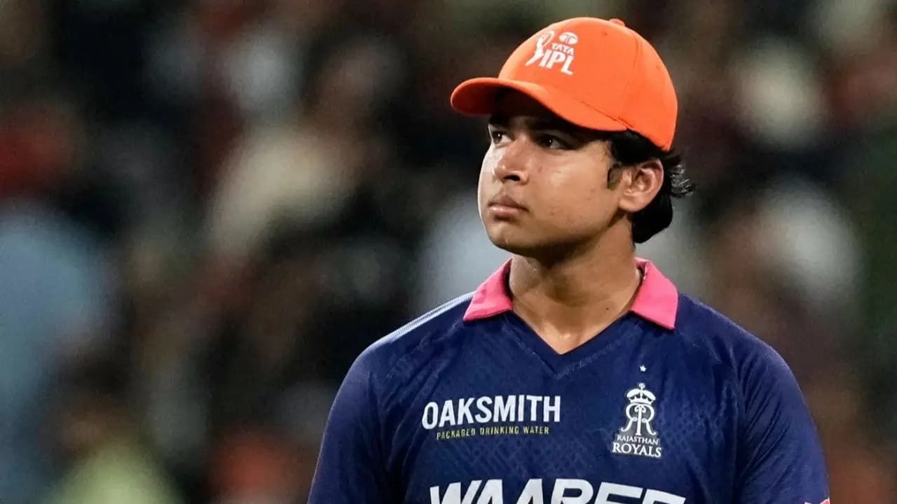 ১৫ বছরের বিস্ময় বালক বৈভব সূর্যবংশীর ব্যাটে ঝড়, মুগ্ধ শচীন তেন্ডুলকরও। মাস্টার ব্লাস্টার দিলেন দরাজ সার্টিফিকেট। 
