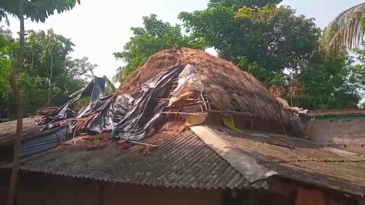 East Medinipur district have suffered extensive damage due to the fury of storms and rain 