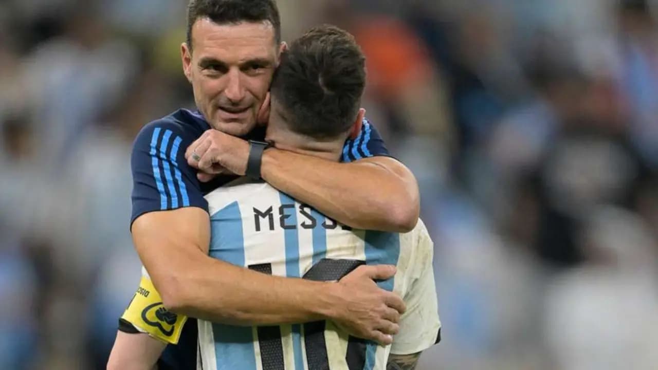 Lionel Scaloni and Messi 