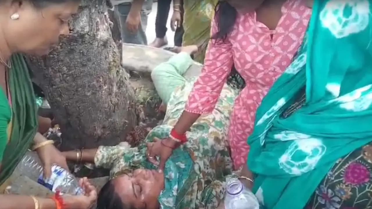 Woman hawker tried to end her life in Dum Dum station