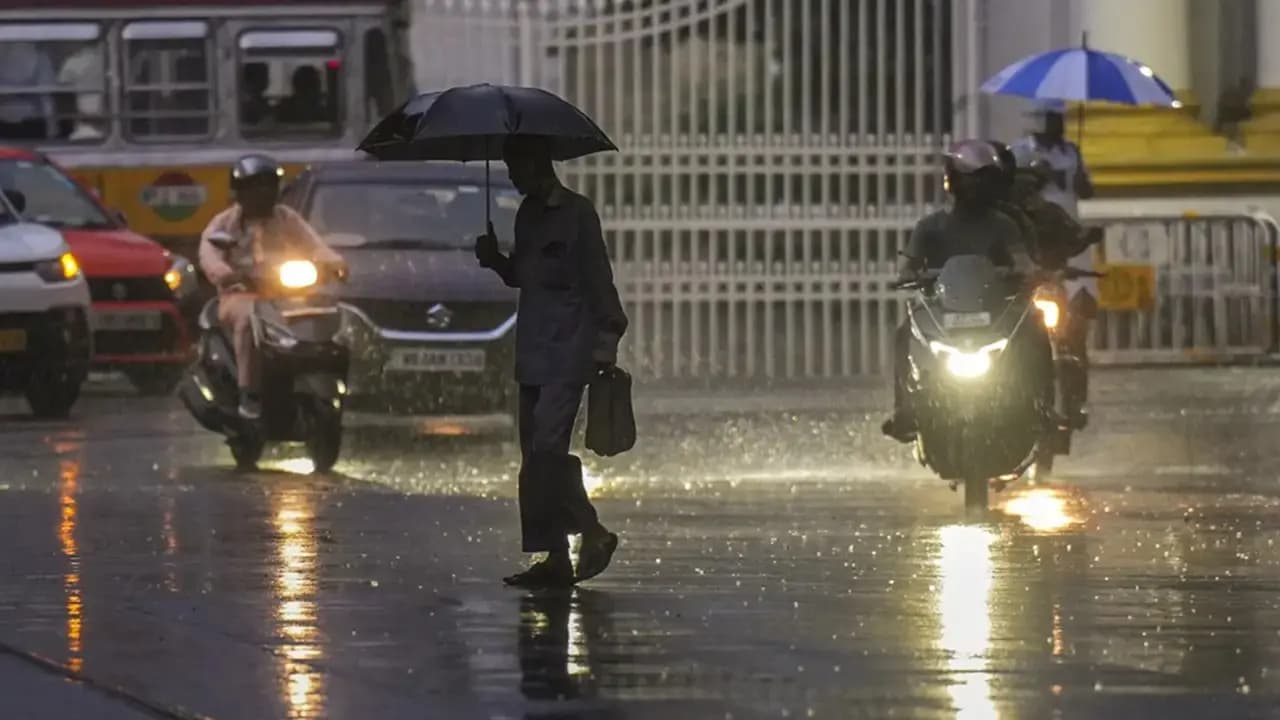 IMD Weather Update: Heavy rain and thunderstorm in Kolkata