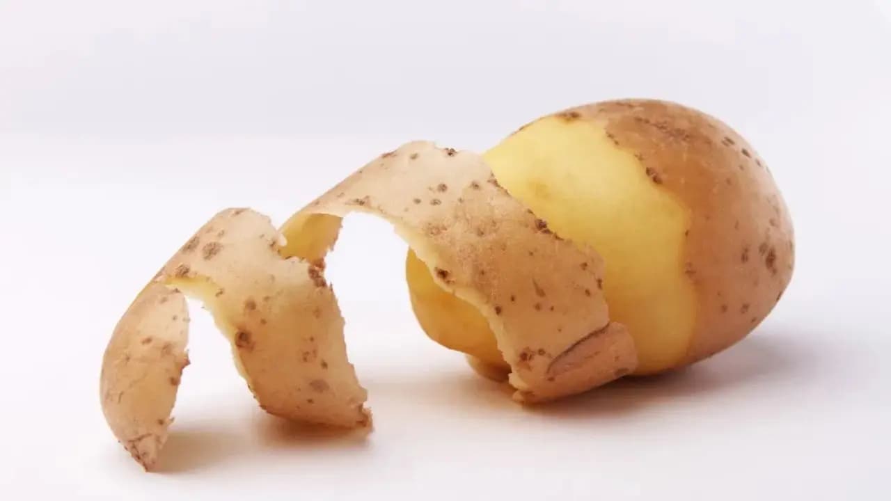 Know how to use potato peels without throwing it away