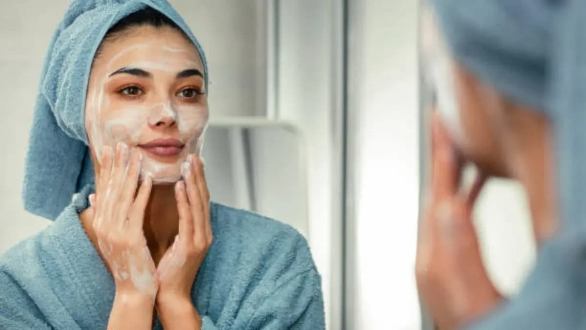 This Homemade Night Cream is very effective to prevent ageing on skin  