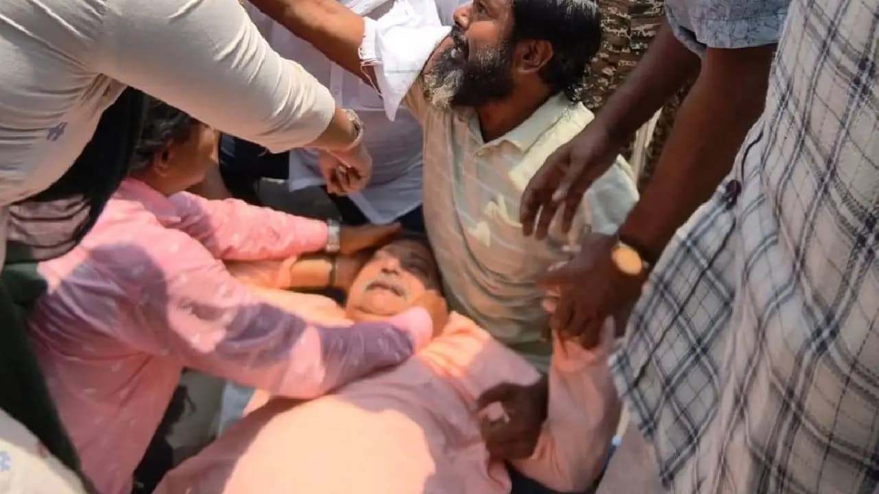 Kalyan banerjee tmc mp alleged beaten by locals after abhishek banerjee case in sonarpur west bengal