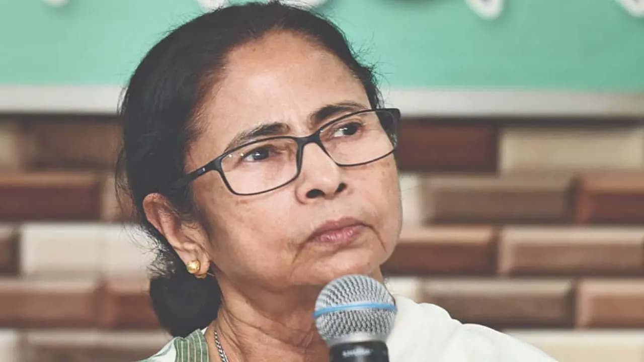 The meeting of the TMC legislative party convened by Mamata Banerjee has been postponed at Kalighat