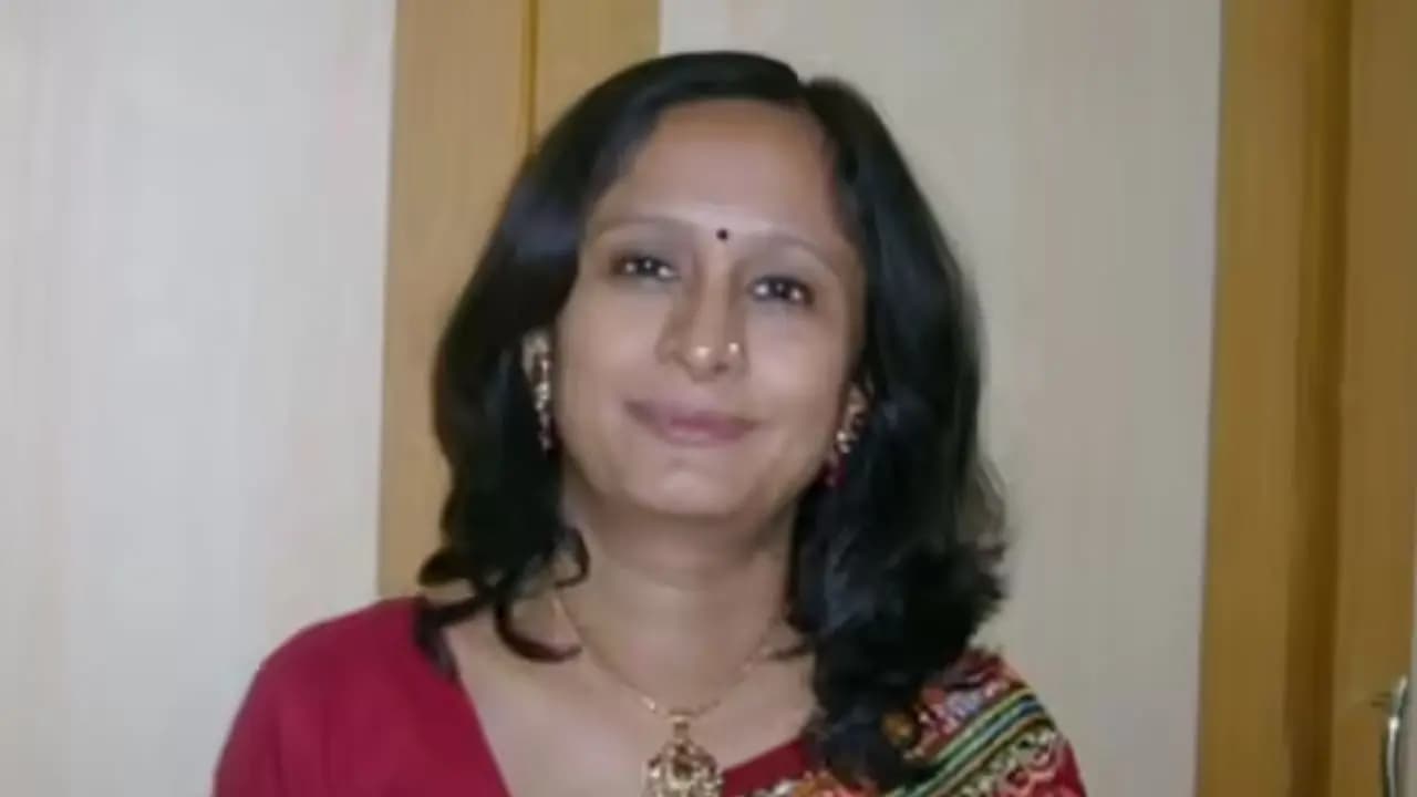 At 52 girl gifts CA degree to her father on his 75th birthday, Tears in happiness