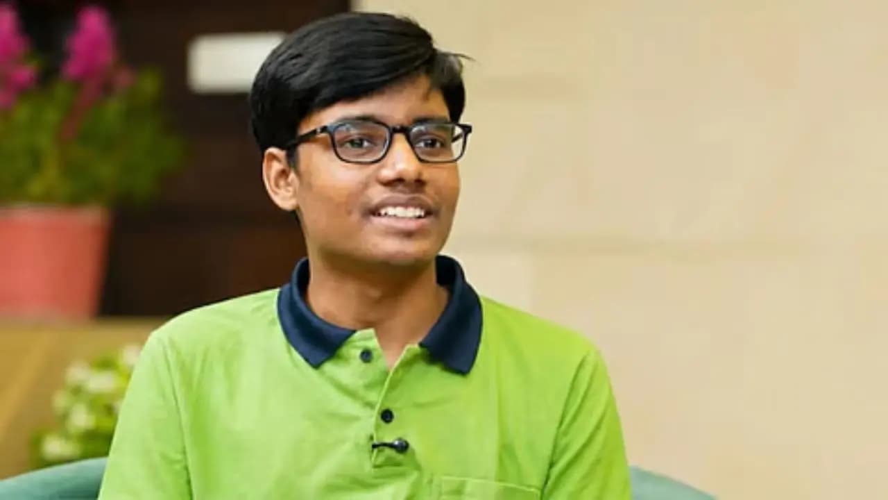After JEE Main success in JEE Advanced too! Shubham Kumar secures the top spot from Delhi