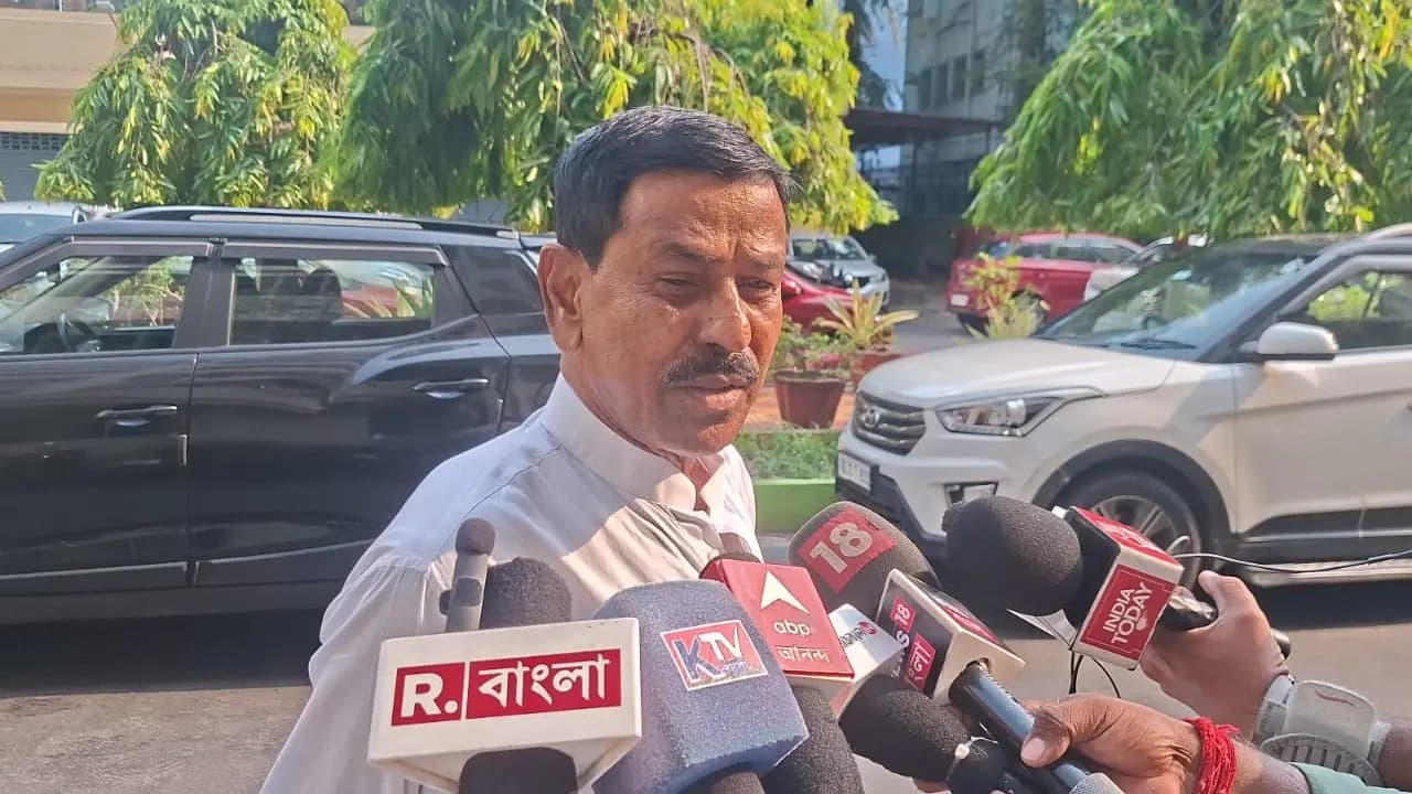 Ex minister of tmc lodged complaint against cop