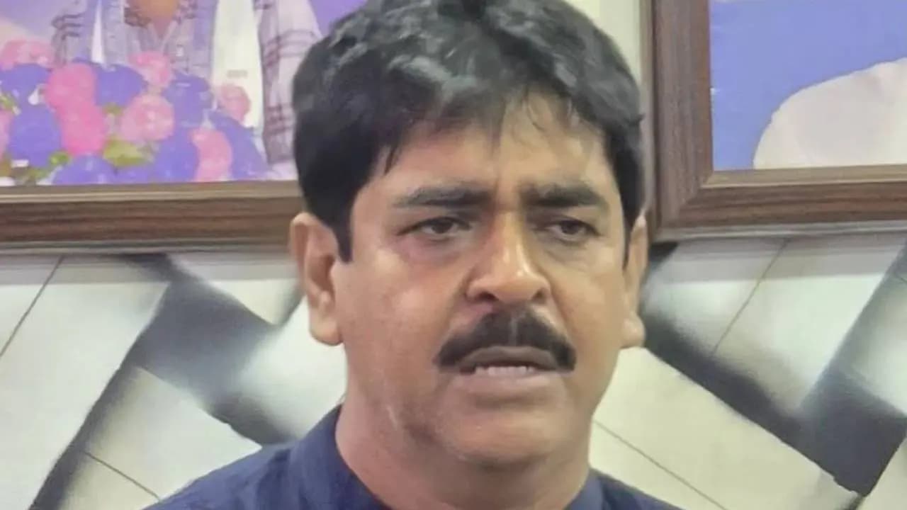 NIA in action mode:  Raid on Shawkat Mollah's residence
