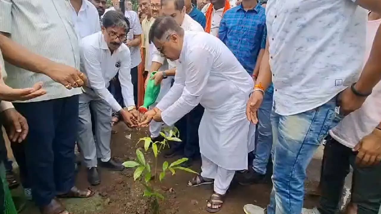 bhaskar bhattacharya plants tree on Environment Day gives big messag