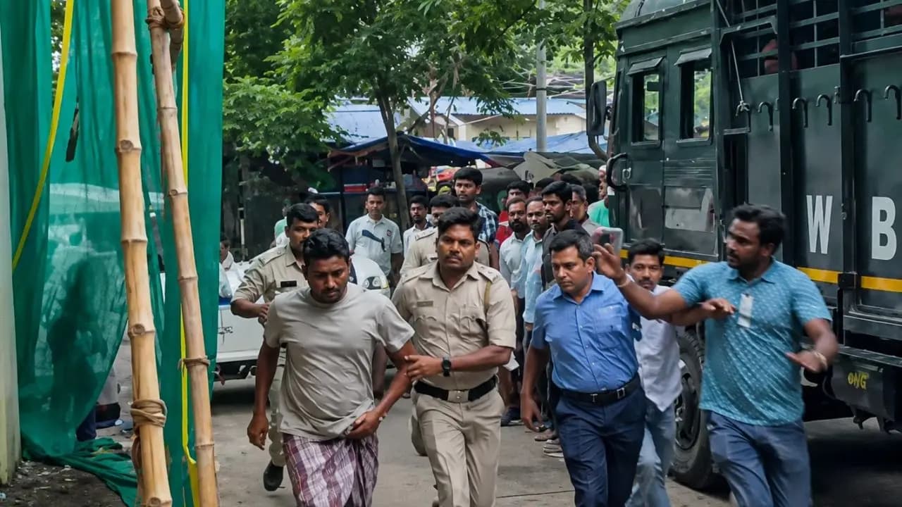 A TMC leader Rabuil Islam wearing a lungi appeared in court what happened in the moment was a Benazir incident in post election Bengal