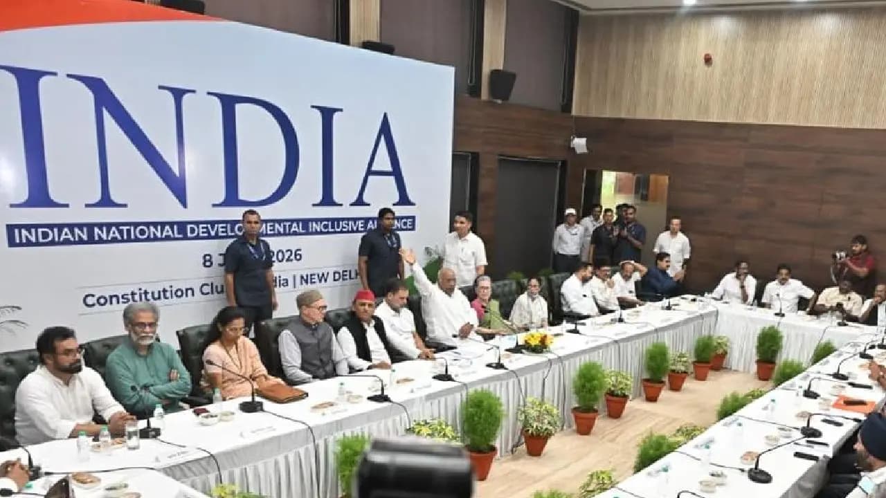Mamata Banerjee TMC Big Update: sources claimed TMC mps are in separate meeting 