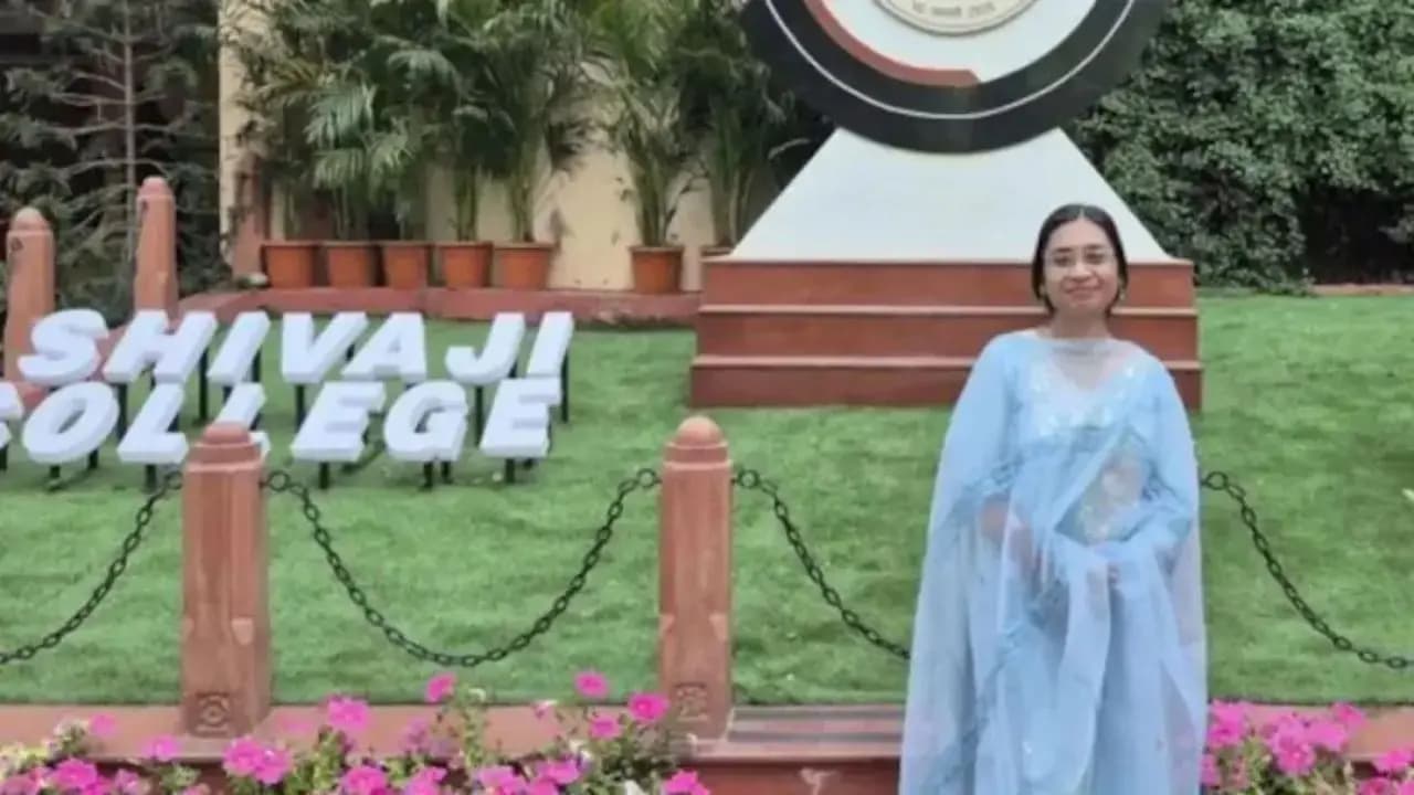 Murder of Delhi University teacher Debasmita Pal: Tenants entered the flat with bags full of weapons chilling details revealed