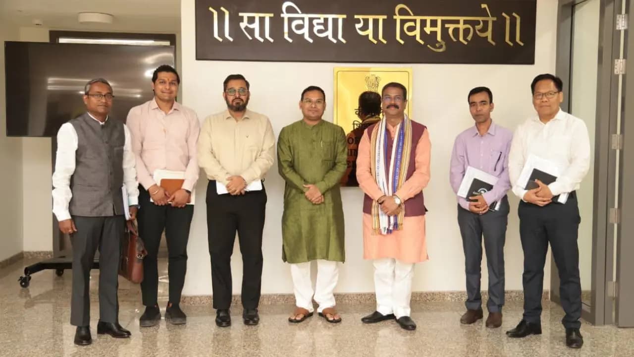  Union Education Minister holds meeting on the expansion of higher education in Tripura