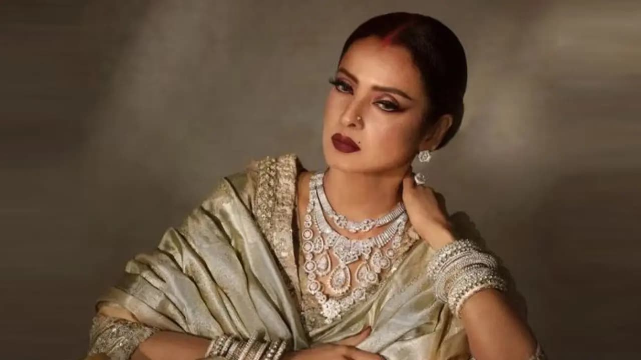 Rekha Wishes to act with this bollywood star: 'I really do wish and pray'