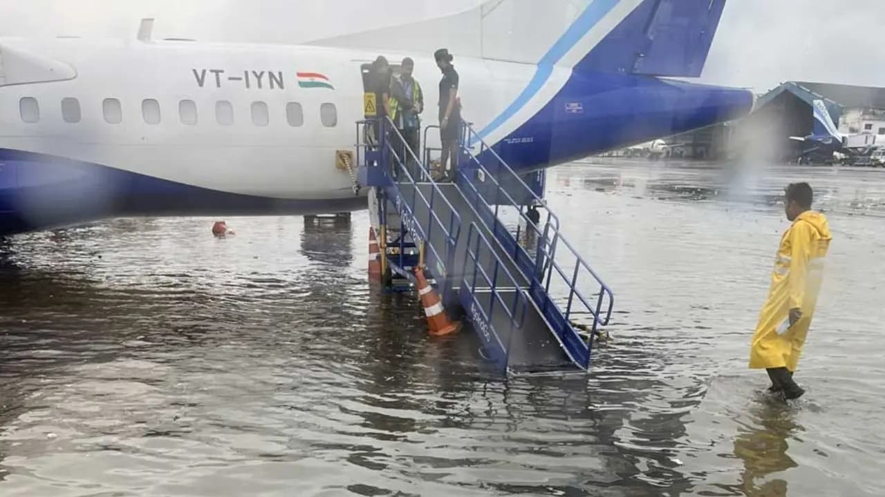 Thunderstorm Impact at Kolkata Airport: Two injured due to lightning Dubai bound flight also hit what is the situation at the airport