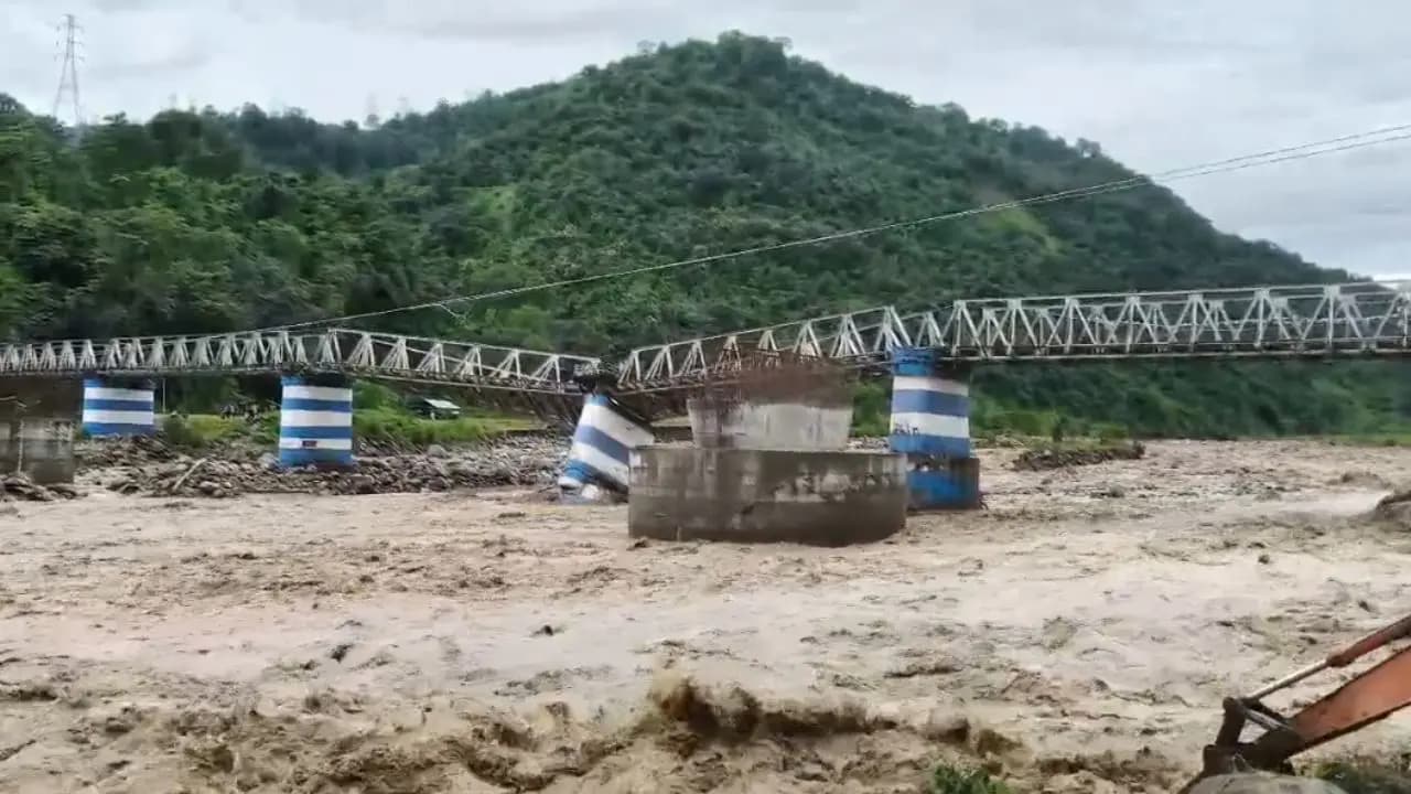 Dire flood situation at Balasore The temporary bridge at Dudhia was swept away by the ferocious current severing the Siliguri Mirik link