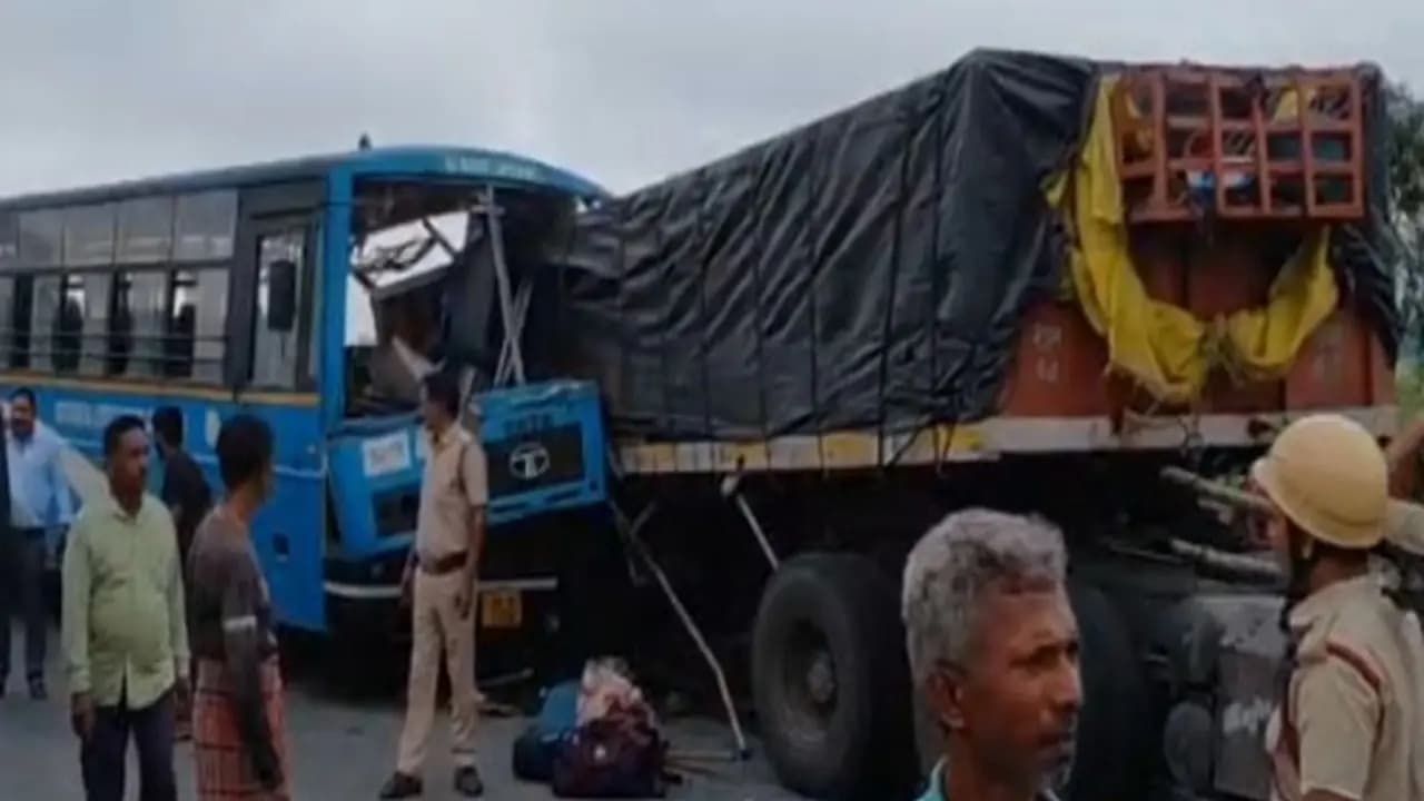 Road Accident in North Bengal: Road accident at Maynaguri Highway Five dead several injured