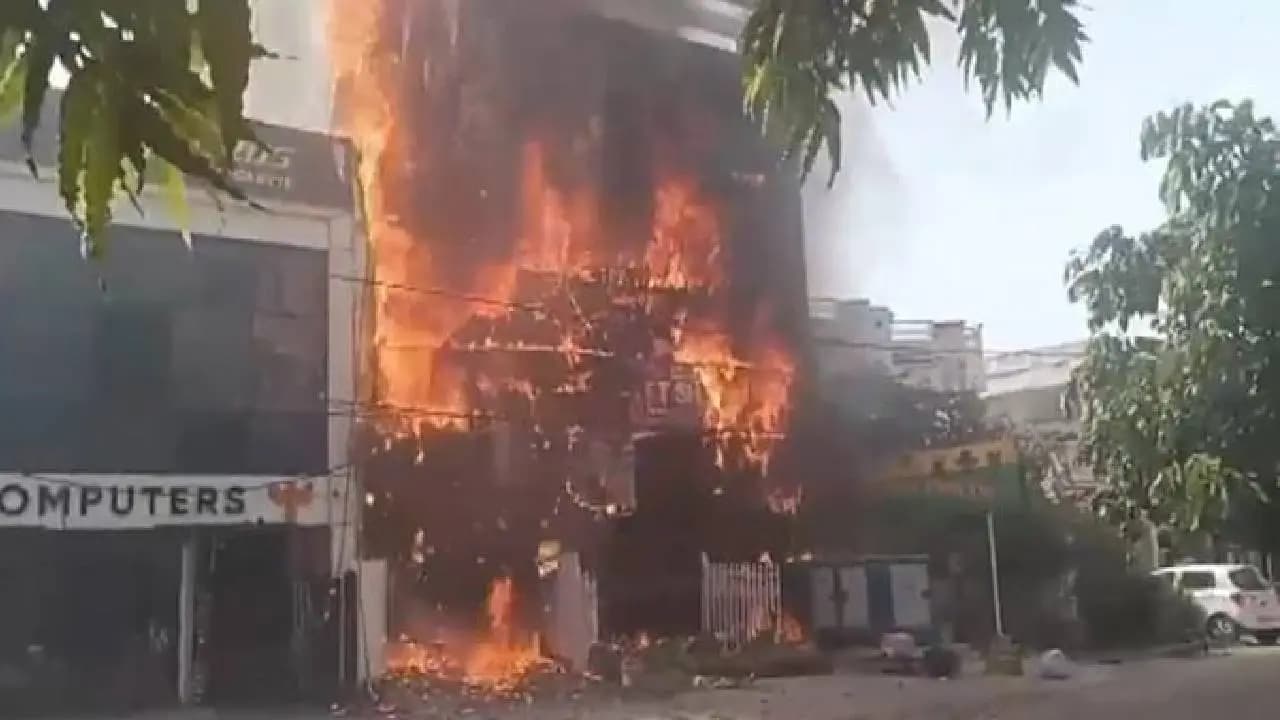 Lucknow Coaching Centre Fire: 14 Students Killed After Massive Fire Breaks Out in Lucknow Coaching Centre 