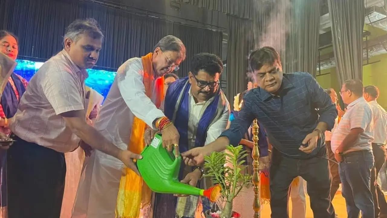 TMC s Narayan Goswami and BJP s Shankar Chatterjee seen together on a same stage