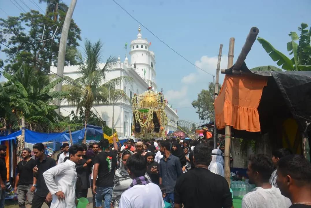 Muharram was observed peacefully and without incident under the administrations strict surveillance In Hooghly 