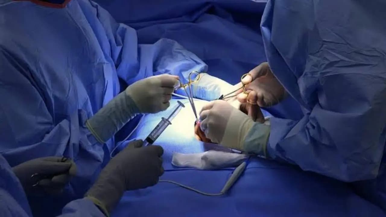 murshidabad medical college doctors remove safety pin from boys urethra