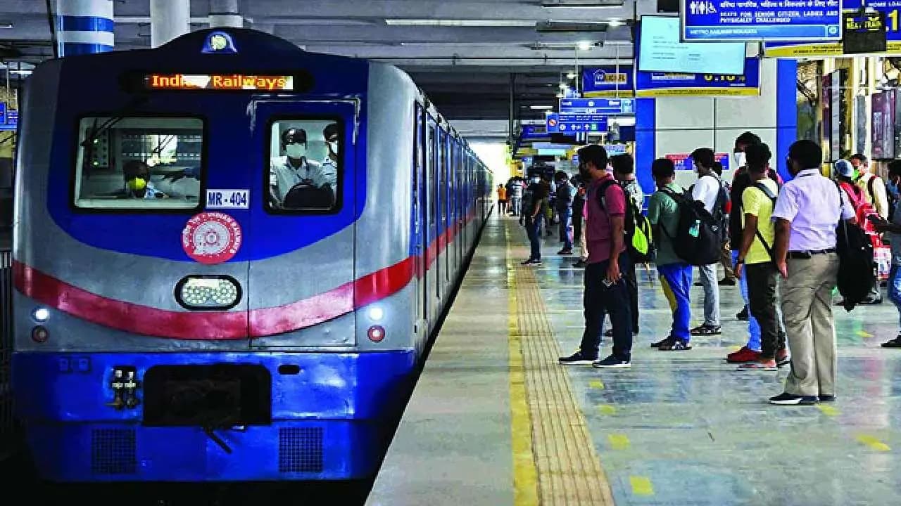 Metro Services Disrupted Early Morning Commuters Face Major Inconvenience