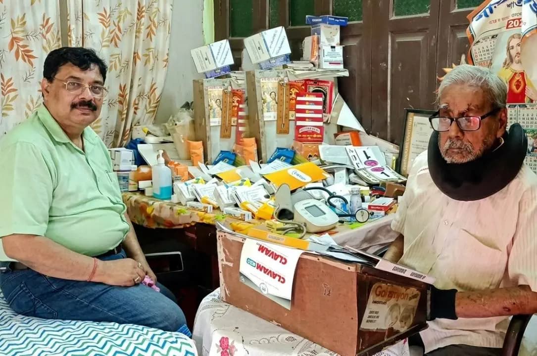 Even at 100, Dr Kaligopal Mukhopaddhay of Pandua examines patients by checking their pulse