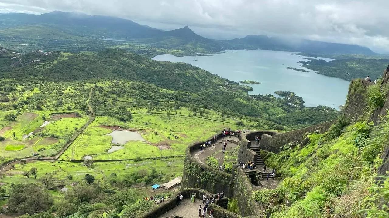 খুনের স্পট এখন সেলফি জোন! কেন এত বাড়ছে ভিড়?