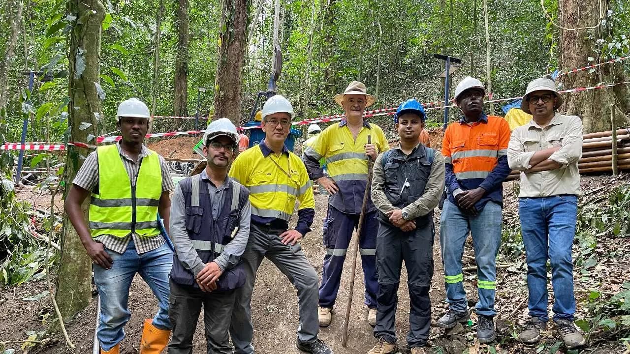 Five Bengali Geologists discovers huge graphite mines in Africa Tanzania