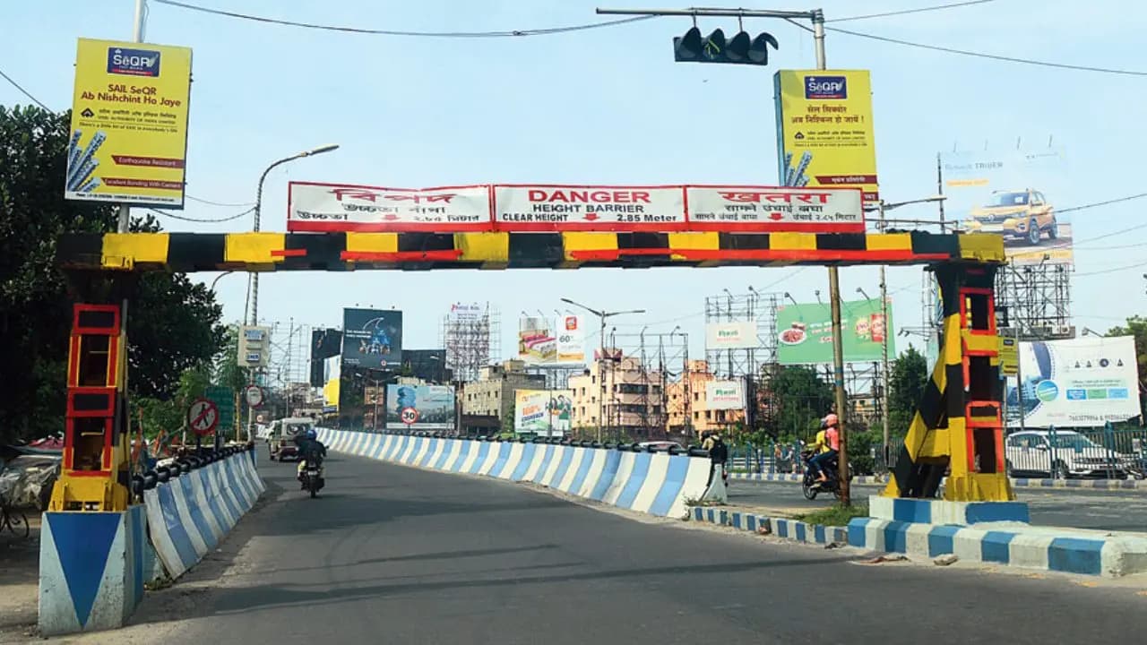 The decision to stop traffic on the Chingrighata flyover is temporarily suspended