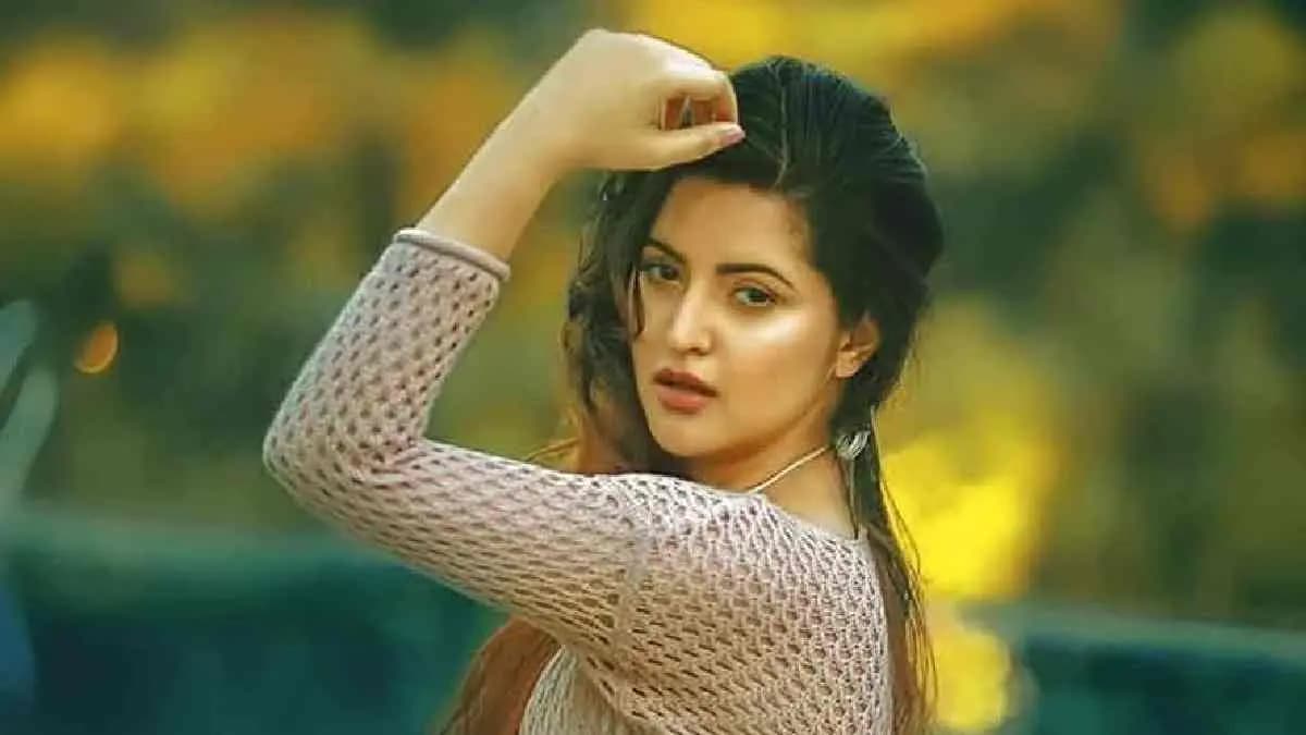 Bangladeshi actress Pori Moni slams her trollers on Facebook live