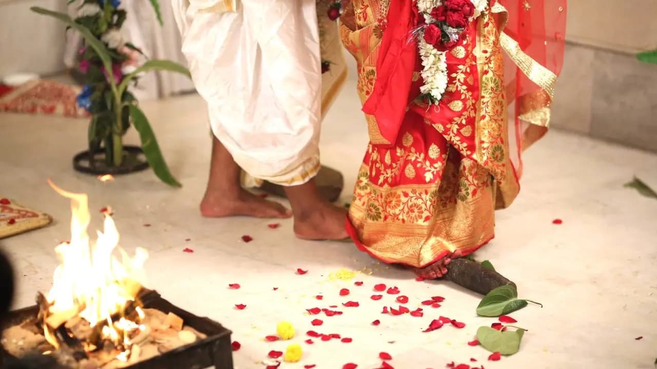 gujarat high court says hindu marriage needs hindu rituals