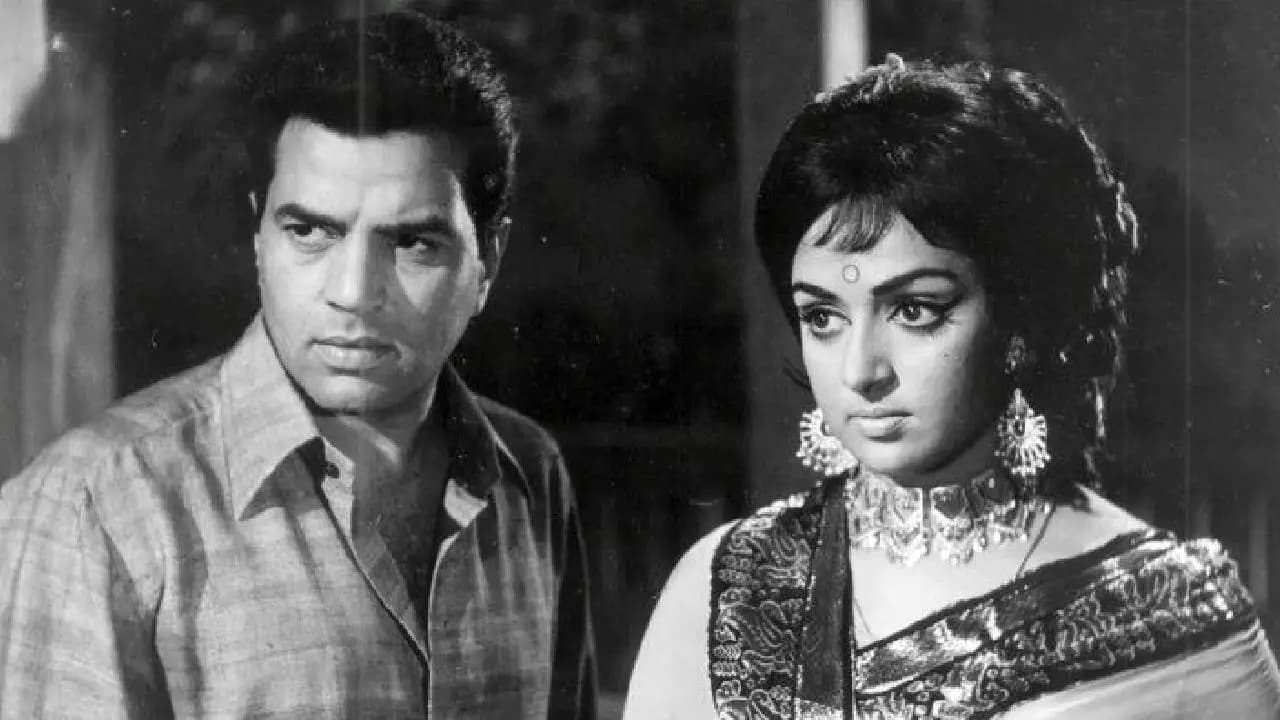 Bollywood throwback: How Dharmendra Stopped Hema Malini s Wedding to Jeetendra