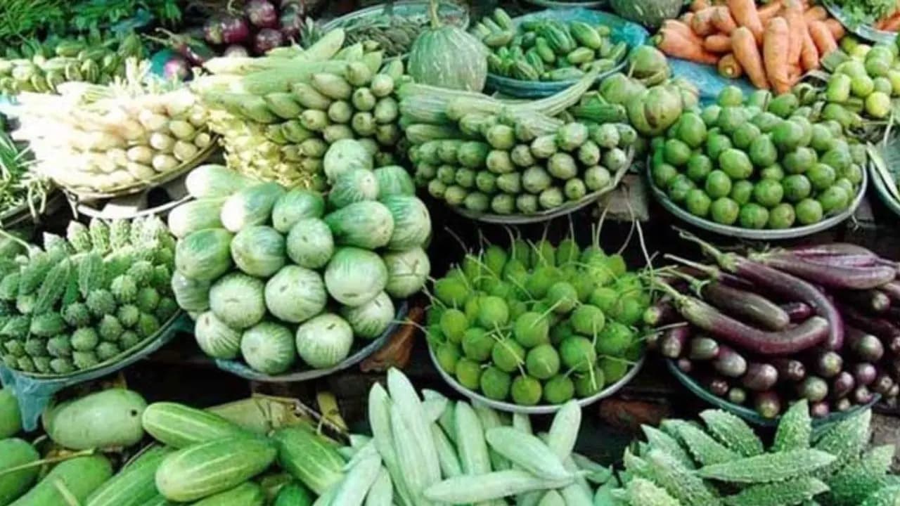 Monsoon Diet Tips: Avoid Leafy Vegetables and How to Clean Fresh Produce