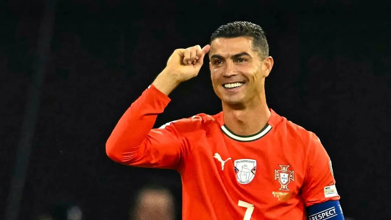 Cristiano Ronaldo doesn't speak after 10 pm Why?