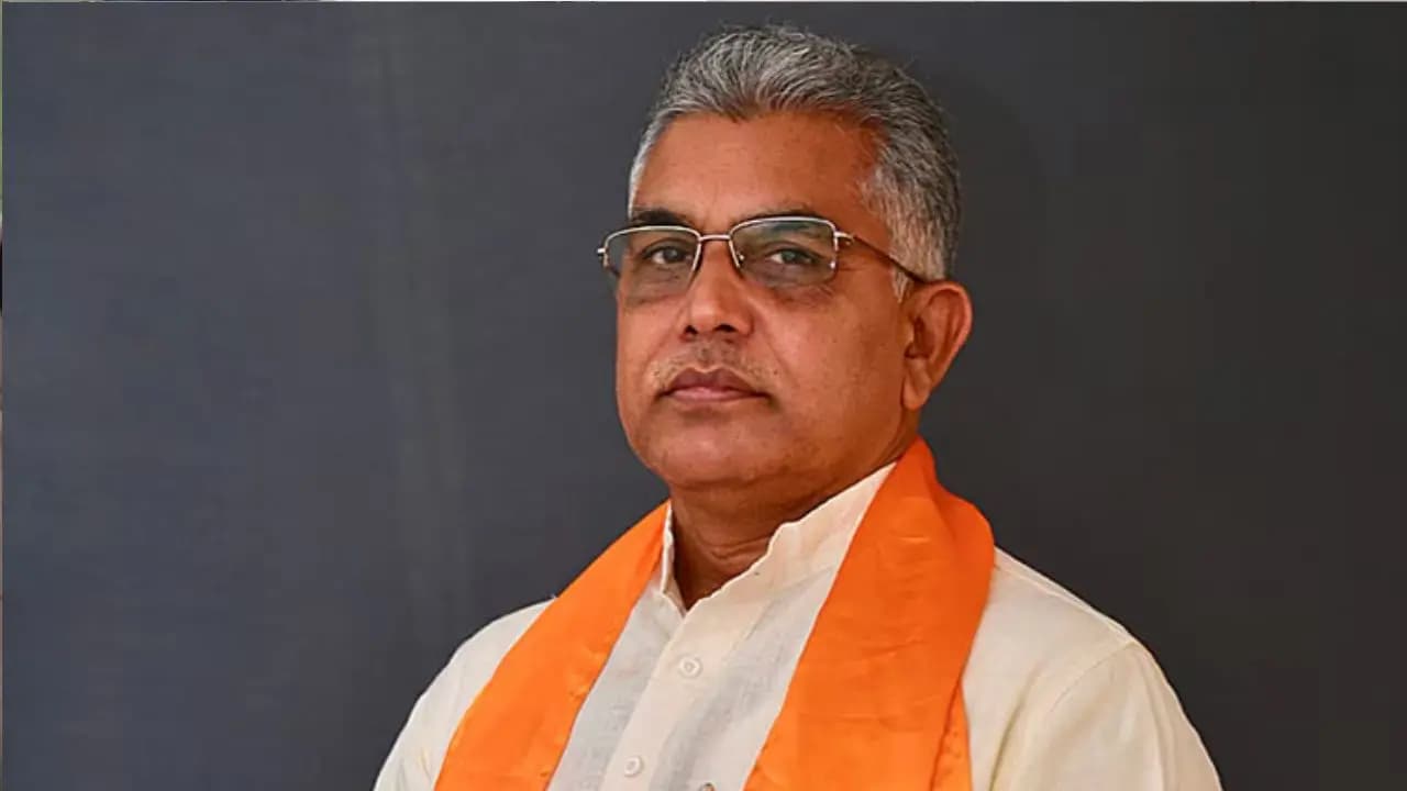 এবার গান গাইলেন দিলীপ ঘোষ