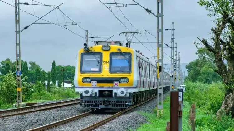 Railway updates: Regulation of trains due to 4 hrs traffic block at Naihati Station