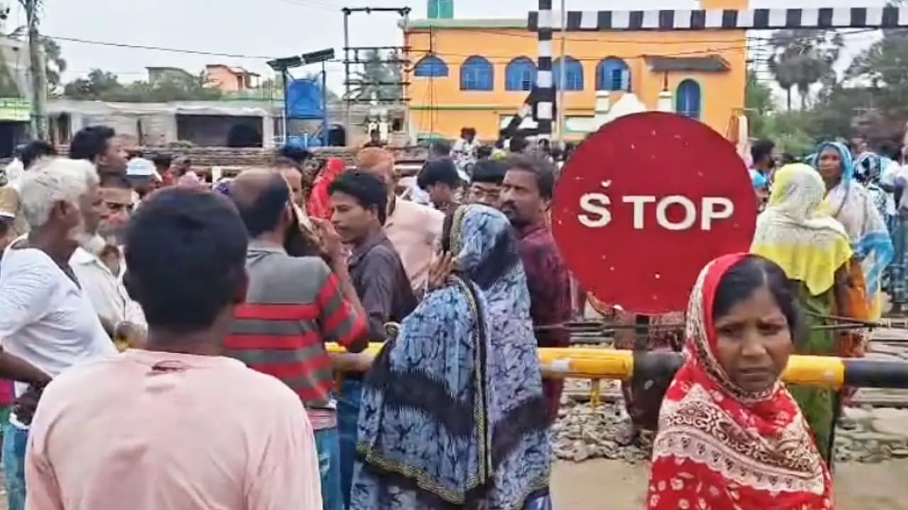 Murshidabad train-school van Accident big update  sources claimbed indian railways annouce financial aid